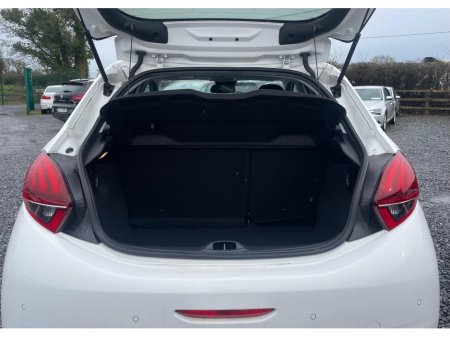 2016 Peugeot 208 1.2 Petrol Automatic LOW KM €9,900 thumbnail