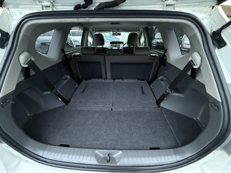 2014 Toyota Prius Alpha - thumbnail 8