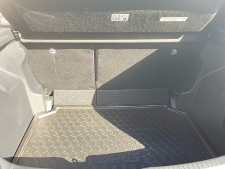 2022 Toyota Yaris FRESH SELECTION OF TRADE-INS HYBRID LUNA 4DR AUTO €23,000 thumbnail