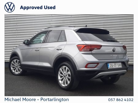 2025 Volkswagen T-Roc - view 3