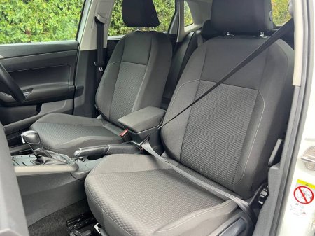 2019 Volkswagen Polo COMFORTLINE 1.0 TSI // FULL SERVICE HISTORY // DIAMOND CUT ALLOYS // APPLE CARPLAY/ANDROID AUTO €15,900 thumbnail