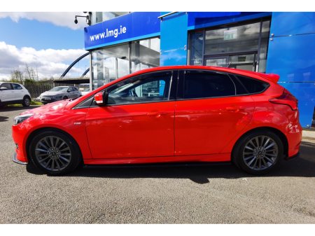 2017 Ford Focus - thumbnail 9