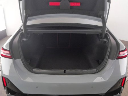 2025 BMW 5 Series - thumbnail 13