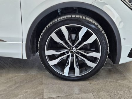2023 Volkswagen Tiguan - thumbnail 8