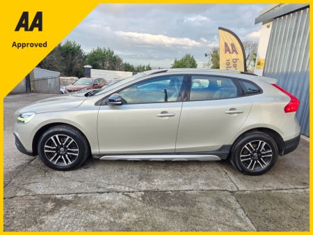 2017 Volvo V40 CROSS * ONLY 49K MILES * D2 2.0 DIESEL * €16,995 thumbnail