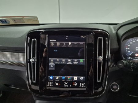 2021 Volvo XC40 - thumbnail 18