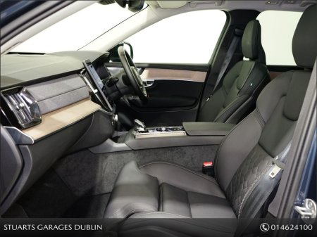 2025 Volvo XC90 PLUS DARK: DENIM BLUE WITH CHARCOAL LEATHER, PANORAMIC ROOF, AIR SUSPENSION, HARMAN KARDON, MEMORY SEATS, 360 CAMERA €83,945
