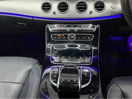 2018 Mercedes-Benz E Class 2018 MERCEDES-BENZ E220D AVANTGARDE 2.0 AUTOMATIC / CRUISE CONTROL / 360° PARKING CAMERA / ELECTRIC MEMORY HEATED FRONT AND REAR SEATS / PADDLE SHIFTERS / APPLE CARPLAY / AMBIENT LIGHTS thumbnail