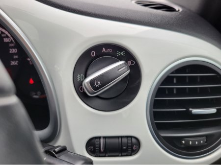 2014 Volkswagen Beetle - thumbnail 25