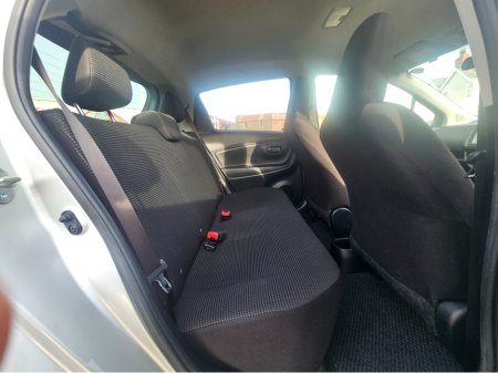 2019 Toyota Yaris - thumbnail 5