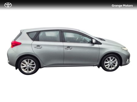 2014 Toyota Auris - thumbnail 3