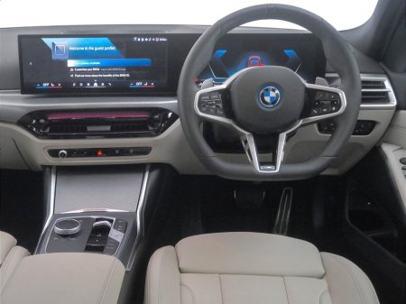 2025 BMW 3 Series - thumbnail 5