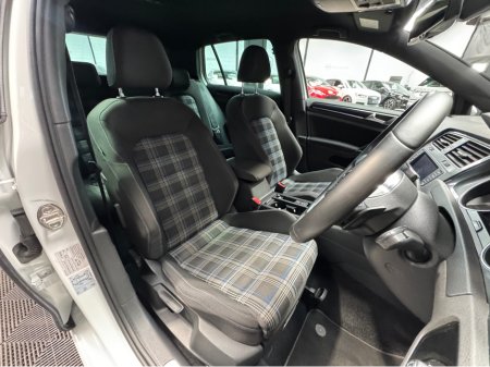 2015 Volkswagen Golf 1.4 GTE 201PS S/A 5DR AUTO €15,950 thumbnail