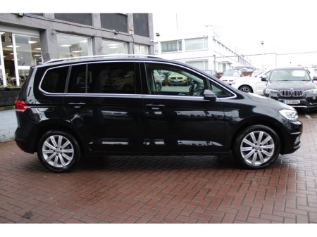 2019 Volkswagen Touran 2.0TDI 150BHP HIGHLINE 7 SEATER 5DR MPV AUTO // 1 OWNER WITH ONLY 99, 000 KM'S // BUY WITH CONFIDENCE AA AND SIMI APPROVED DEALER 2026 // FINANCE ARRANGED // ALL TRADE INS WELCOME // €23,950 thumbnail