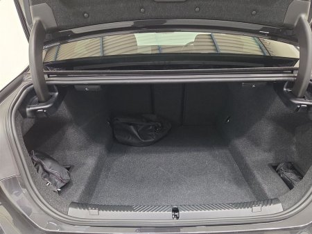 2025 BMW 5 Series - thumbnail 13