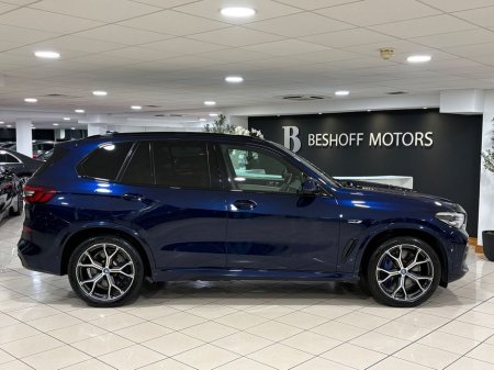 2022 BMW X5 45e M-SPORT HYBRID=TECH/COMFORT/SKY LOUNGE PACKAGES=LOW MILES//FULL BMW SERVICE HISTORY=222 REG=ORIGINAL IRISH SUPPLIED//TAILORED FINANCE PACKAGES AVA €66,995 thumbnail