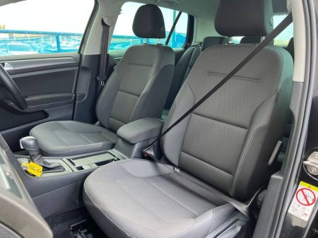 2020 Volkswagen Golf 2.0 TDI * HIGH SPEC * // DIGITAL CLUSTER // APPLE CARPLAY/ANDROID AUTO // DIAMOND CUT ALLOYS €21,900 thumbnail