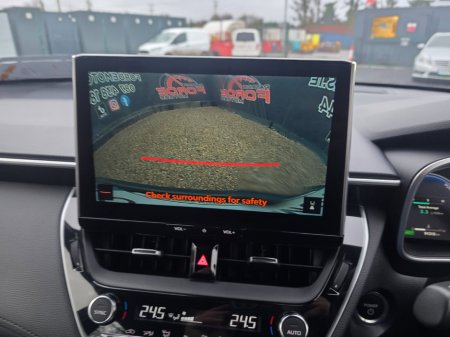 2023 Toyota Corolla Cross 1.8 Hybrid Luna €29,950 thumbnail