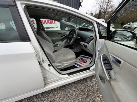 2013 Toyota Prius - thumbnail 10