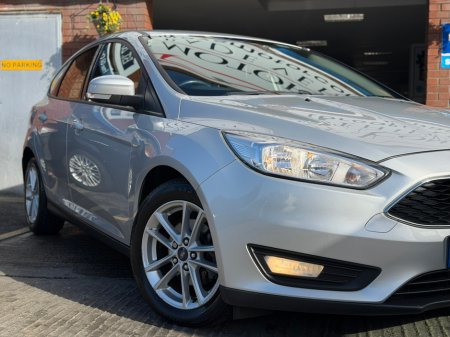 2017 Ford Focus - thumbnail 14