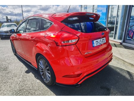 2017 Ford Focus - thumbnail 8