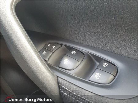 2019 Nissan Qashqai 1.2 PET SV PREMIUM // €18,950 thumbnail