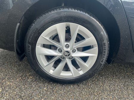 2024 Skoda Octavia - thumbnail 5