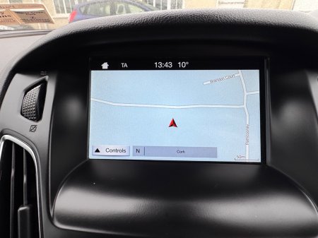 2017 Ford Focus - thumbnail 8