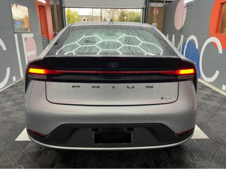 2025 Toyota Prius - thumbnail 3