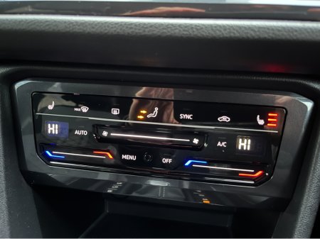 2024 Volkswagen Tiguan Allspace 7 SEATER R-LINE AUTOMATIC 2.0 DIESEL //SAT NAV//HEATED SEATS//REVERSE CAMERA//ADAPTIVE CRUISE CONTROL//HEATED STEERING WHEEL// €49,950 thumbnail