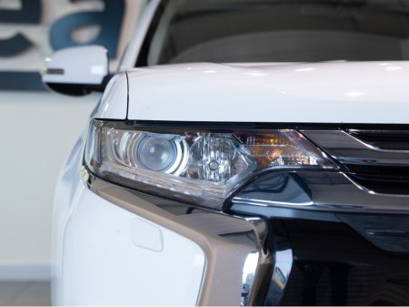 2016 Mitsubishi Outlander - thumbnail 8