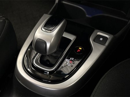 2018 Honda Fit TOUCHSCREEN DISPLAY**MEDIA CONNECTIVITY**KEYLESS START**REVERSE CAMERA**PARKING SENSORS**CRUISE CONTROL**SEMI DIGITAL DASH**LANE ASSIST**EMERGENCY BRAKE ASSIST**AIR CONDITIONING**ELECTRIC WINDOWS** €11,995 thumbnail