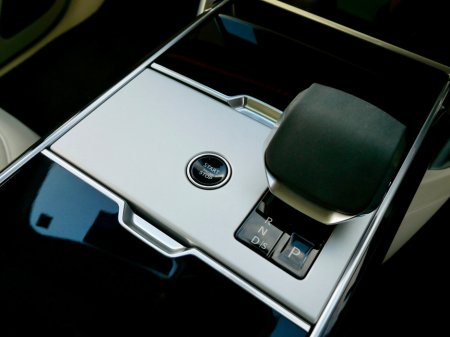 2025 Land Rover Range Rover SWB 3.0 I6 PHEV Autobiography €159,950 thumbnail