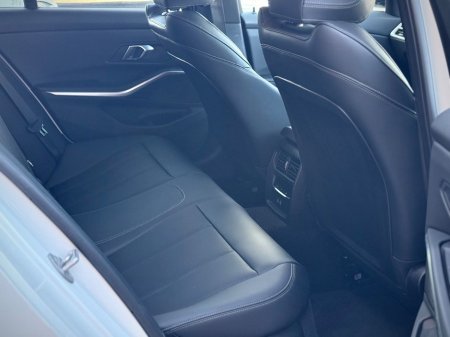 2025 BMW 3 Series - thumbnail 6