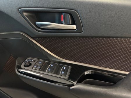 2017 Toyota C-HR - thumbnail 12