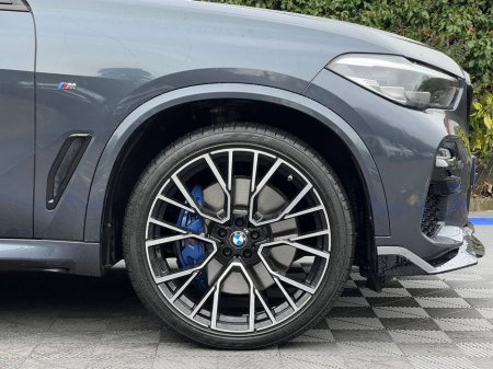 2021 BMW X5 M-SPORT COMPETITION XDRIVE45e 3.0 HYBRID // LEATHER HEATED SEATS // APPLE CARPLAY/ANDROID AUTO // ADJUSTABLE AIR SUSPENSION €49,900 thumbnail