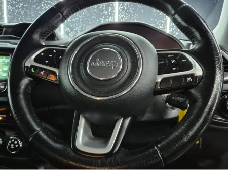 2016 Jeep Renegade - view 4