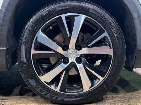 2019 Peugeot 2008 GT LINE - HALF LEATHER - FACTORY ALLOYS - CRUISE CONTROL - REAR CAMERA €15,950 thumbnail