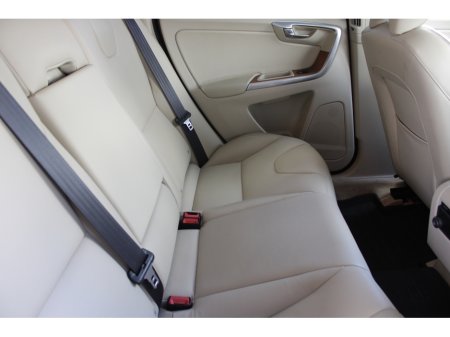 2017 Volvo XC60 - thumbnail 17