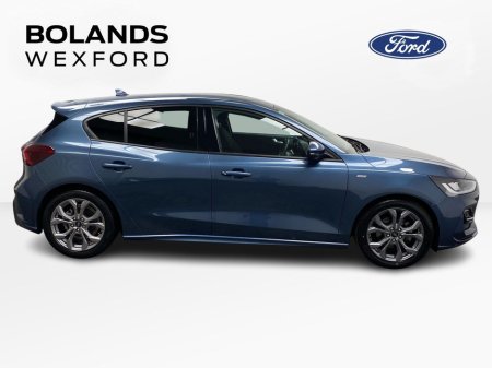 2023 Ford Focus - thumbnail 4