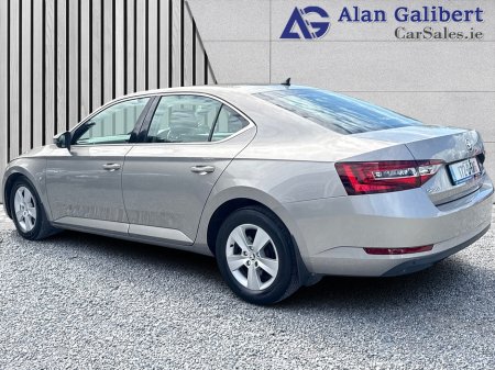 2017 Skoda Superb - photo 2