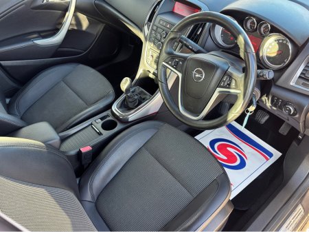 2012 Opel Astra - thumbnail 3