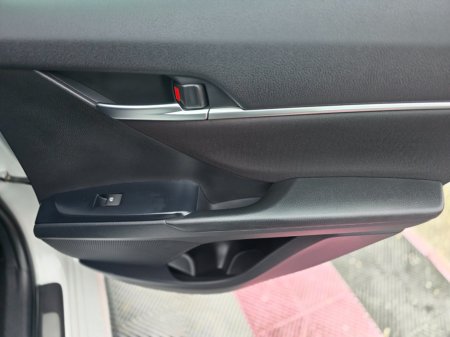 2020 Toyota Camry - thumbnail 16