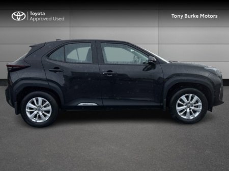 2024 Toyota Yaris Cross - thumbnail 3