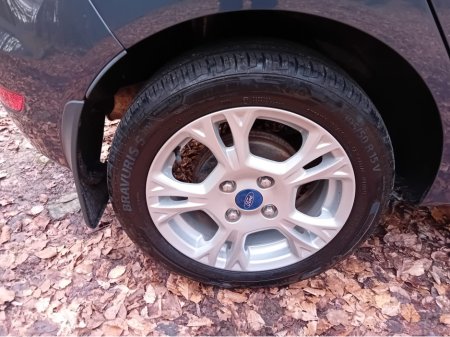 2013 Ford Fiesta - thumbnail 29