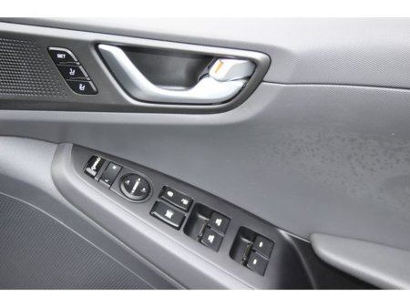 2018 Hyundai Ioniq PREMIUM SE Plug In hybrid €15,950 thumbnail