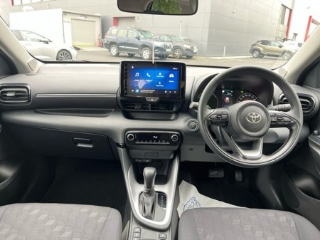 2025 Toyota Yaris Yaris Hybrid 115 Luna €27,450 thumbnail