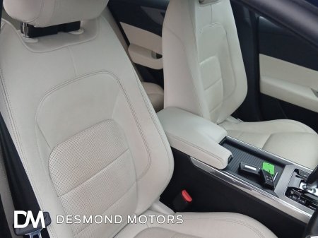 2019 Jaguar XE - thumbnail 14