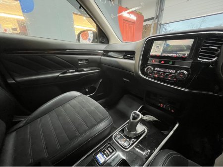 2018 Mitsubishi Outlander €19950! 2018 MITSUBISHI OUTLANDER PHEV G 2.4 AUTOMATIC / CRUISE CONTROL / 360° PARKING CAMERA / ELECTRIC HEATED SEATS / HEATED STEERING WHEEL / PADDLE SHIFTERS €19,950 thumbnail