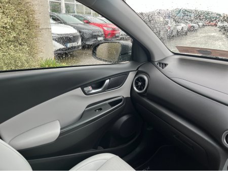2023 Hyundai Kona KAUAI PREMIUM 64KWH EV //FULL LEATHER//HEATED SEATS AND STEERING WHEEL//REVERSE CAMERA//SAT NAV//KRELL SOUND SYSTEM// €23,950 thumbnail